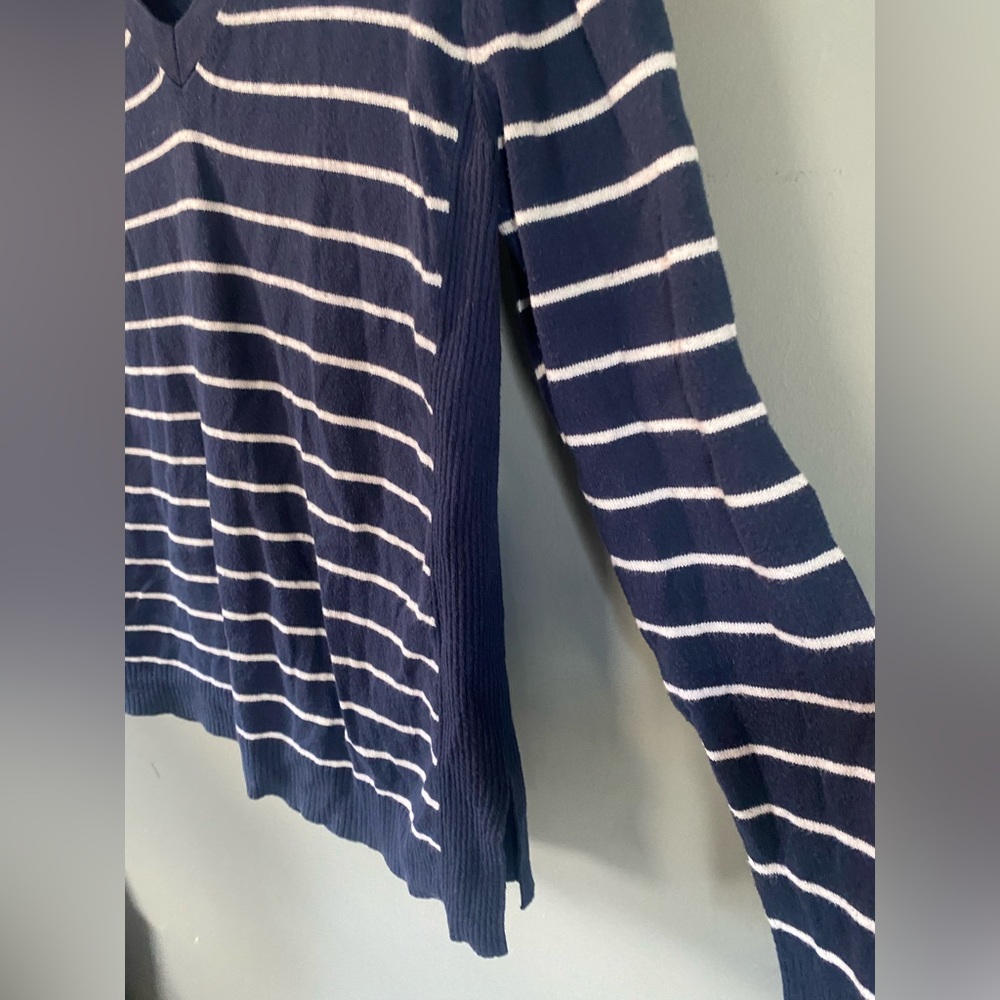 Gap Unisex Knit Sweater Size M Navy & White Stripes V Neck Long Sleeve - Picture 2 of 6